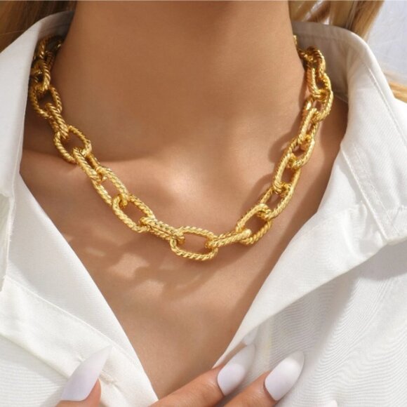 Jewelry - Minimalist Chain Necklace Yellow Gold Color 012426